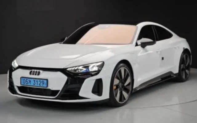 스타렉스밴 중고차 e-트론 GT GT 콰트로 프리미엄 매물 사진 15 - 2024/10 3,730km